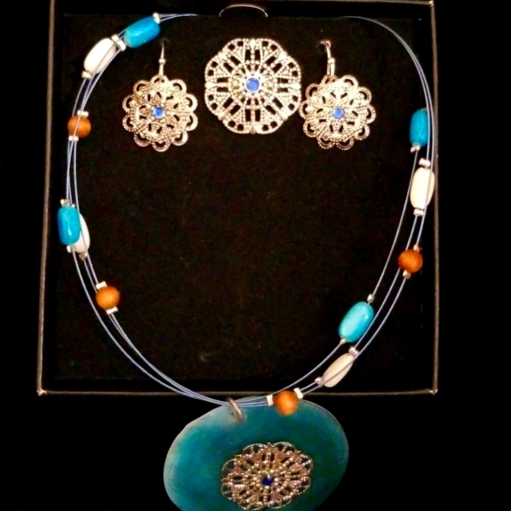 Avon Blue Shell Disc Three Piece Giftset